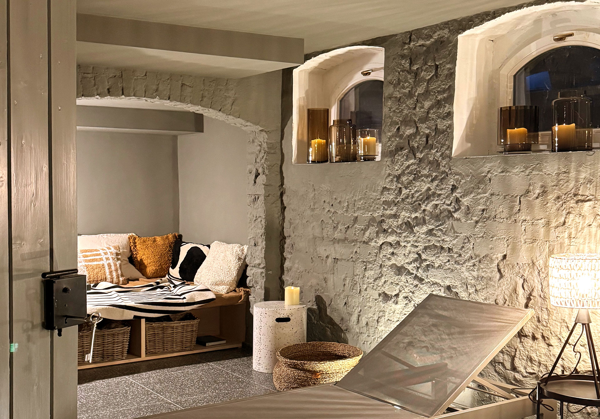 Blick auf den Entspannungs- und Ruhebereich des Sauna und Wellnessbereiches