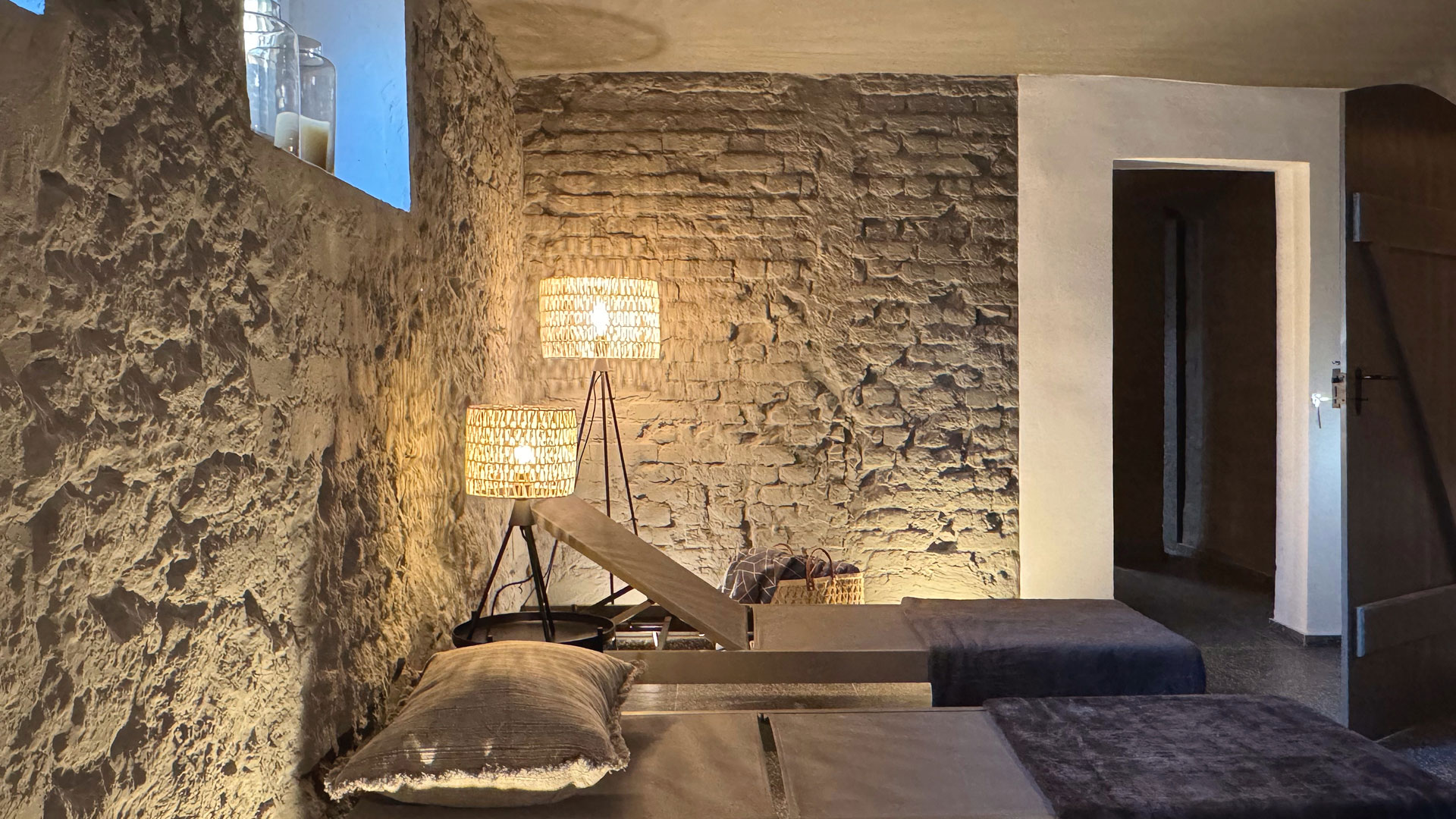 Komfortable Ruhezone im Sauna und Wellnessbereich